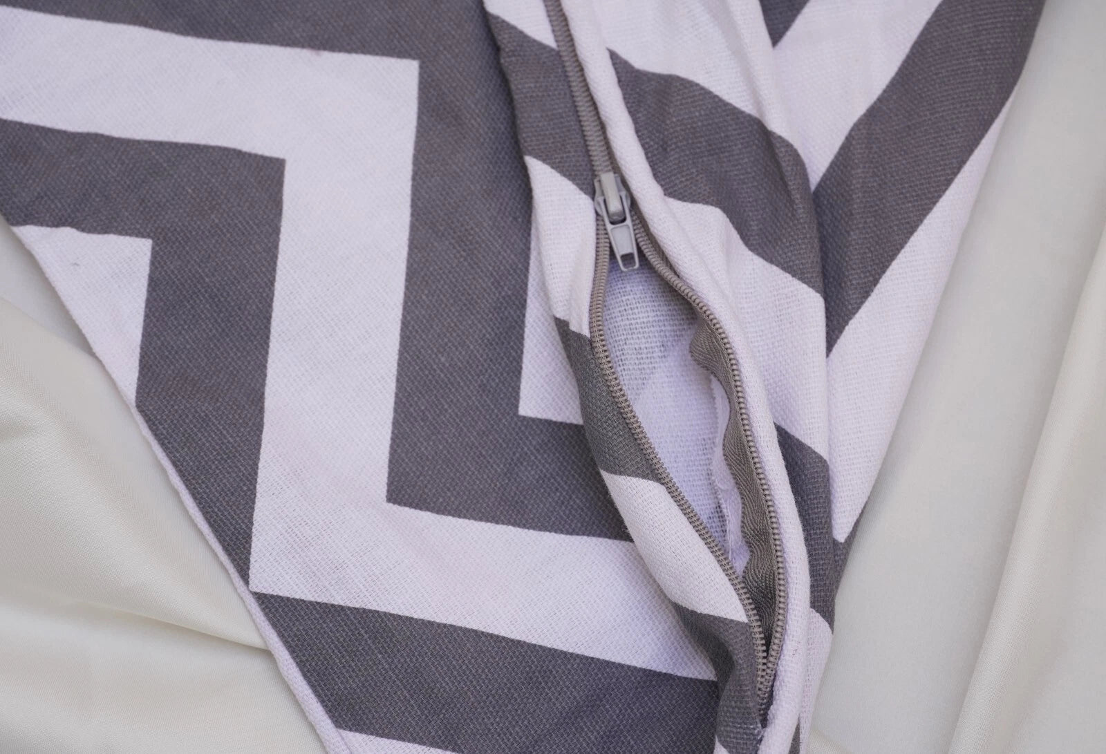 Chevron Cushion Covers 100% Cotton Zigzag Style Home Sofa Outdoor Décor 18x18''.